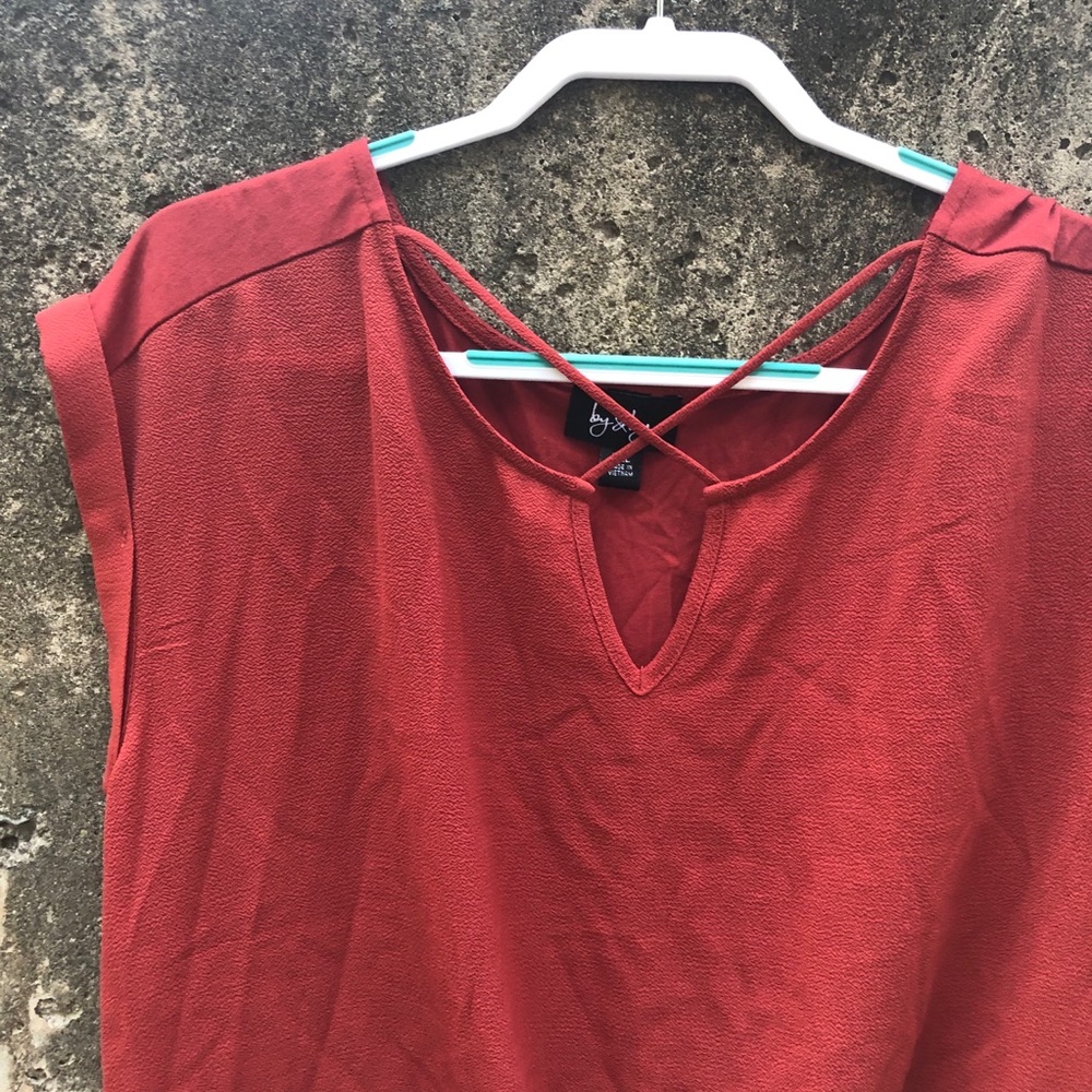 By & By Solid Bubble Crepe Top - Picture 6 of 8